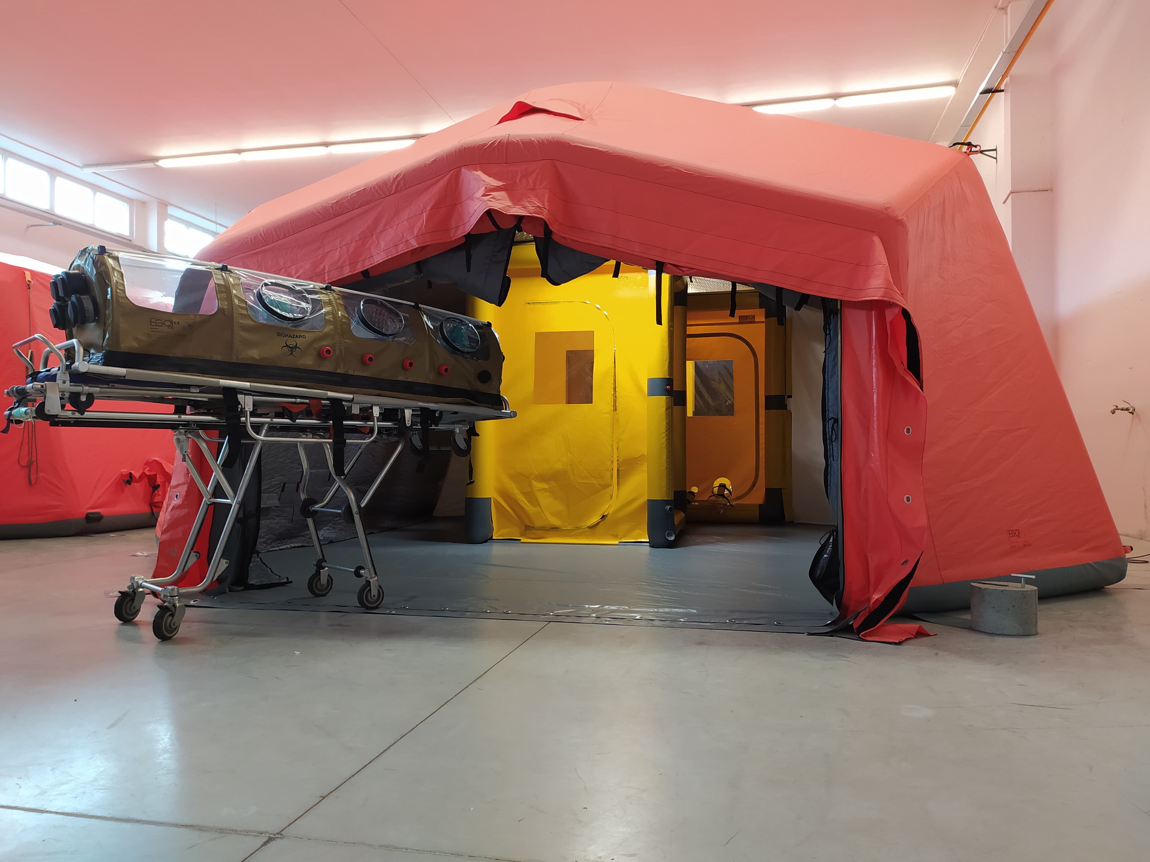 Mobile isolation workplace for long-term hospitalization and isolation (Tent+ Biobox) ES-56 EBXT